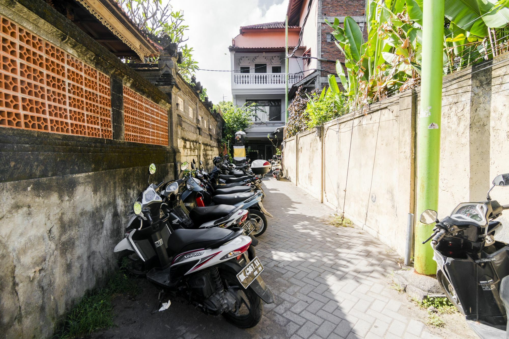Reddoorz @ Poppies Lane 1 Hotel Kuta  Exterior photo